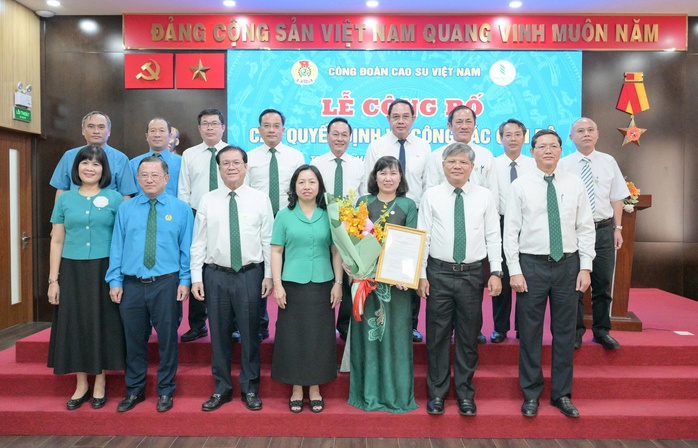 Bà Huỳnh Thị Cẩm Hồng làm Chủ tịch Công đoàn Cao su Việt Nam - Ảnh 1.