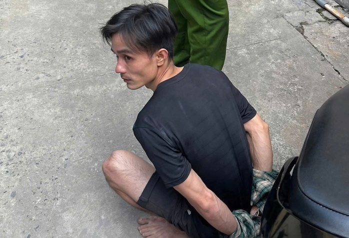 Người dân phối hợp công an bắt kẻ cướp tiệm vàng ở Tây Ninh - Ảnh 2.