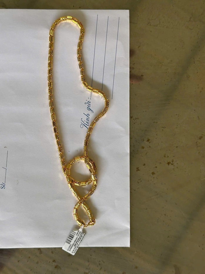 Người dân phối hợp công an bắt kẻ cướp tiệm vàng ở Tây Ninh - Ảnh 3.