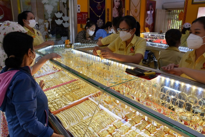 Gi&aacute; v&agrave;ng h&ocirc;m nay 18-12: Tăng rất mạnh khi nhu cầu tr&uacute; ẩn vốn n&oacute;ng l&ecirc;n - Ảnh 1.