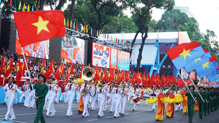 Mời c&ocirc;ng ch&uacute;ng b&igrave;nh chọn dấu ấn nổi bật của TPHCM năm 2025 - Ảnh 1.
