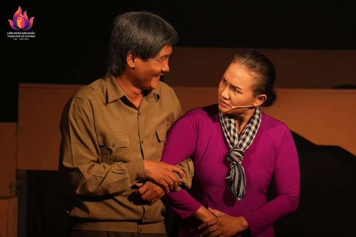 T&aacute;i diễn vở "Kh&aacute;t vọng b&igrave;nh y&ecirc;n" phục vụ miễn ph&iacute; kh&aacute;n giả B&agrave; Rịa - Vũng T&agrave;u - Ảnh 2.