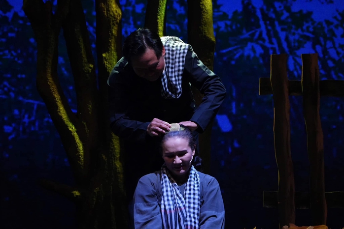 T&aacute;i diễn vở "Kh&aacute;t vọng b&igrave;nh y&ecirc;n" phục vụ miễn ph&iacute; kh&aacute;n giả B&agrave; Rịa - Vũng T&agrave;u - Ảnh 3.