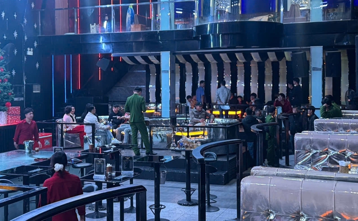 Bắt quả tang 7 thiếu ni&ecirc;n sử dụng ma t&uacute;y tại qu&aacute;n bar Liberty - Ảnh 1.