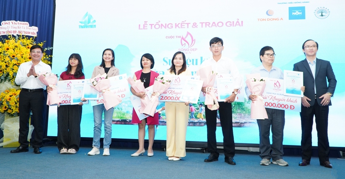 B&aacute;o Thanh Ni&ecirc;n trao giải cuộc thi Sống Đẹp lần 5: Đong đầy cảm x&uacute;c - Ảnh 7.