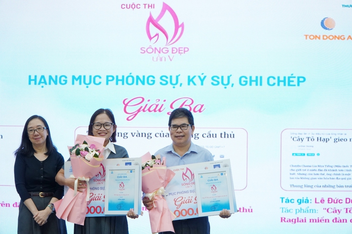 B&aacute;o Thanh Ni&ecirc;n trao giải cuộc thi Sống Đẹp lần 5: Đong đầy cảm x&uacute;c - Ảnh 6.