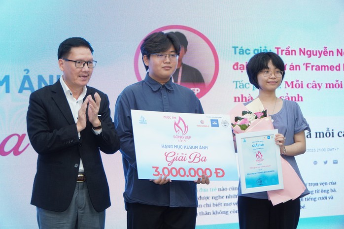 B&aacute;o Thanh Ni&ecirc;n trao giải cuộc thi Sống Đẹp lần 5: Đong đầy cảm x&uacute;c - Ảnh 10.