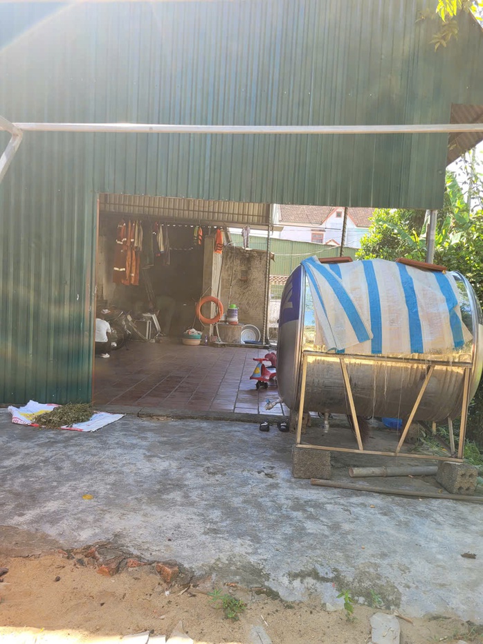 Đoàn Trung Thế chém bạn đồng niên vì bị chê “ chưa có vợ ” ở Hà Tĩnh - Ảnh 2. Đoàn Trung Thế chém bạn đồng niên vì bị chê “ chưa có vợ ” ở Hà Tĩnh - Ảnh 2.