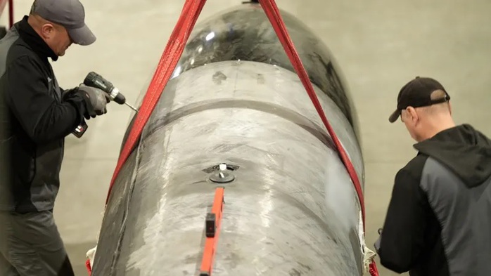 B&ecirc;n trong nh&agrave; m&aacute;y sản xuất mẫu t&ecirc;n lửa &ldquo;m&agrave;u đen&rdquo; b&iacute; mật của Ukraine - Ảnh 1.