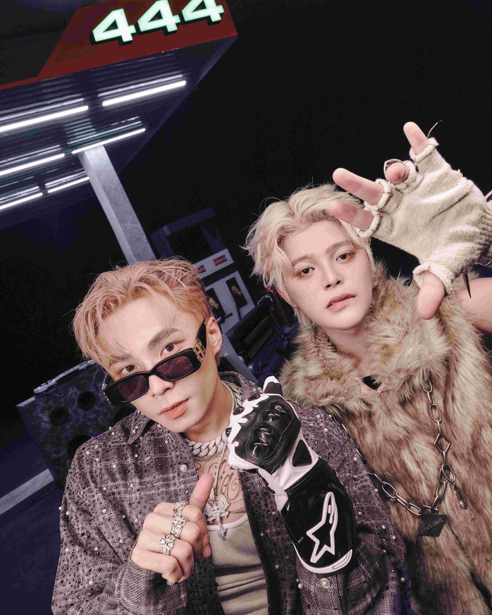 "Ph&ugrave; thủy" WOKEUP ch&iacute;nh thức bước ra &aacute;nh s&aacute;ng - Ảnh 1.