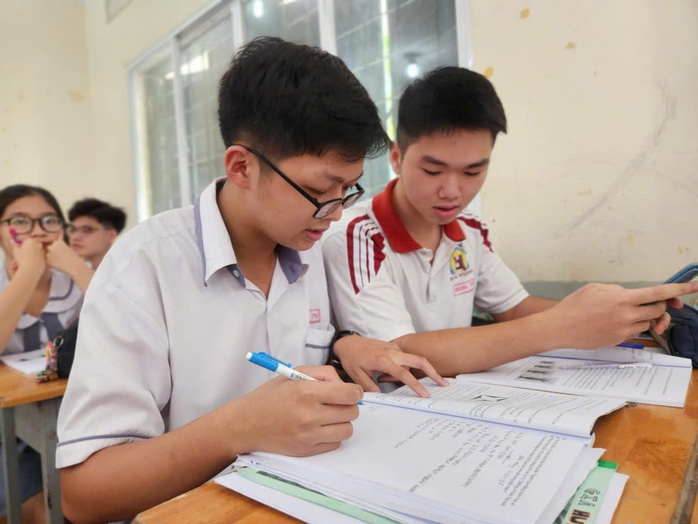 Dạy th&ecirc;m - học th&ecirc;m: Nh&igrave;n nhận thấu đ&aacute;o từ thực tiễn - Ảnh 1.