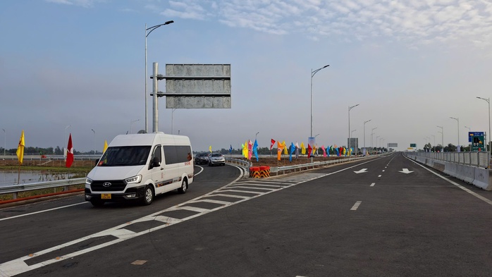 ĐBSCL khởi c&ocirc;ng v&agrave; kh&aacute;nh th&agrave;nh nhiều c&ocirc;ng tr&igrave;nh giao th&ocirc;ng trọng điểm - Ảnh 5.