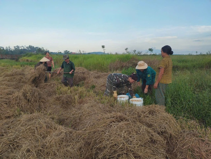 Tho&aacute;t ngh&egrave;o từ m&ocirc; h&igrave;nh nu&ocirc;i g&agrave; an to&agrave;n sinh học - Ảnh 3.