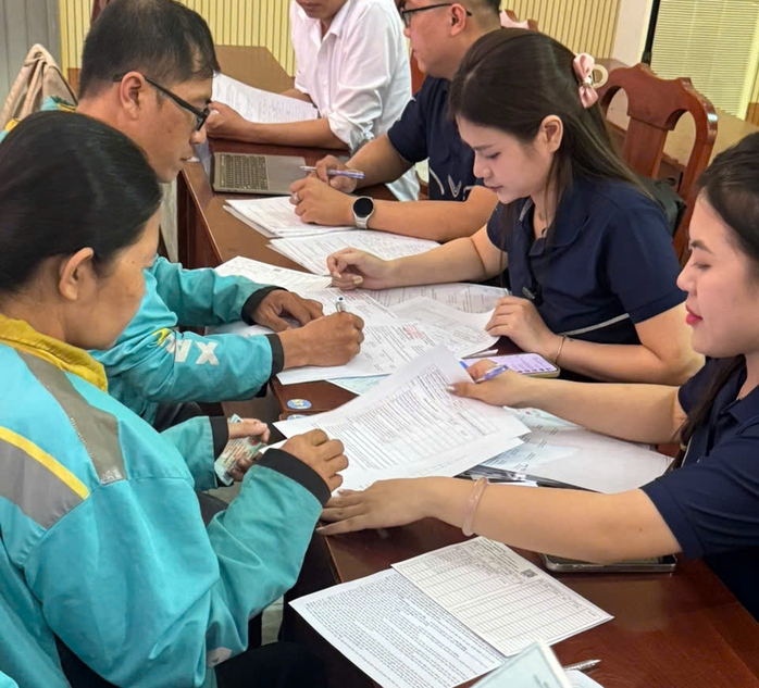 Hỗ trợ t&agrave;i xế xe &ocirc;m c&ocirc;ng nghệ chuyển đổi từ xe xăng sang xe điện - Ảnh 3.