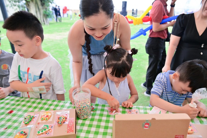 Lễ hội gi&aacute;ng sinh lần đầu ở  Dinh độc lập  - Ảnh 4.