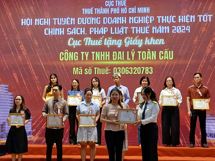 TPHCM tuy&ecirc;n dương 262 doanh nghiệp nộp thuế ti&ecirc;u biểu - Ảnh 1.
