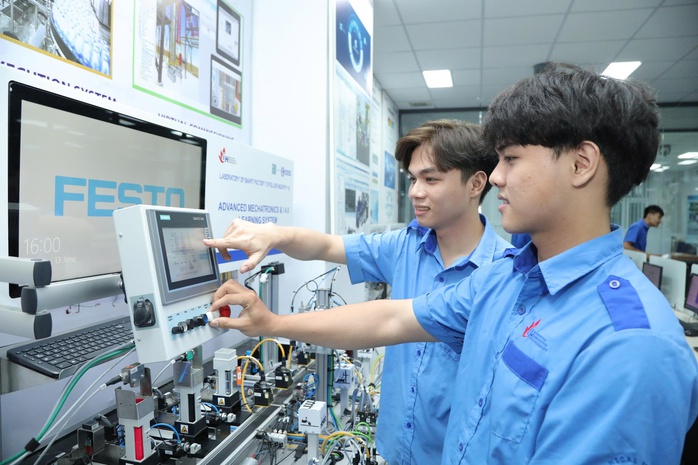 Gi&aacute;o dục ĐH hiện đại: L&yacute; thuyết phải đi c&ugrave;ng thực h&agrave;nh - Ảnh 1.