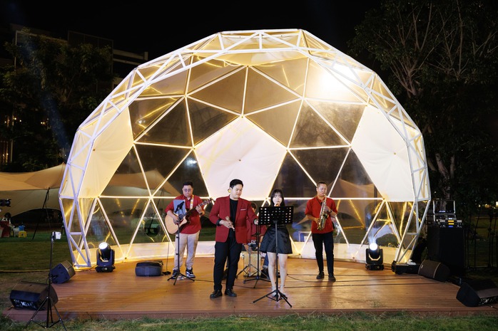 Lễ hội gi&aacute;ng sinh lần đầu ở  Dinh độc lập  - Ảnh 1.