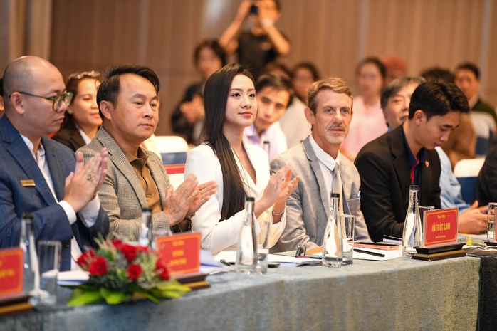 Du lịch Kh&aacute;nh H&ograve;a - "cực tăng trưởng" th&uacute;c đẩy kinh tế 2 con số - Ảnh 1.