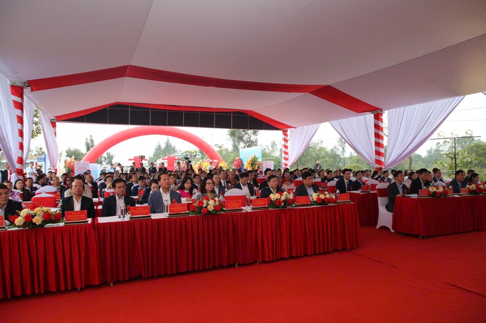 Ph&oacute; Thủ tướng Nguyễn Ch&iacute; Dũng dự lễ khởi c&ocirc;ng khu nh&agrave; ở x&atilde; hội 638 tỉ đồng ở Quảng Trị - Ảnh 2.