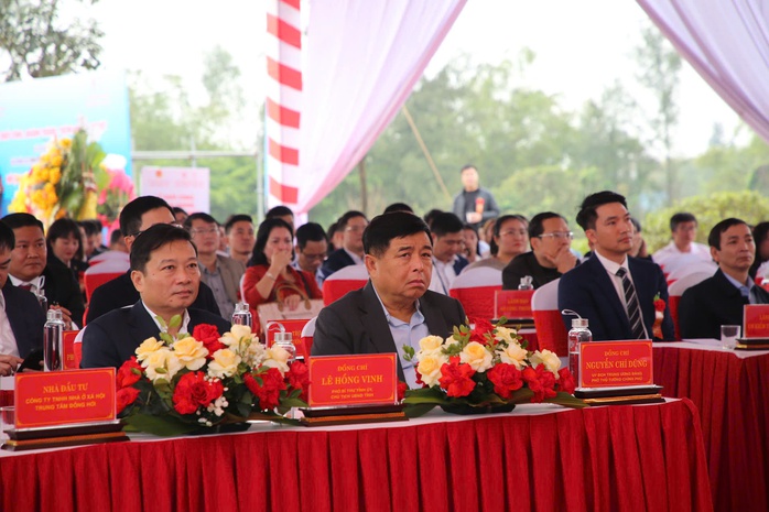 Ph&oacute; Thủ tướng Nguyễn Ch&iacute; Dũng dự lễ khởi c&ocirc;ng khu nh&agrave; ở x&atilde; hội 638 tỉ đồng ở Quảng Trị - Ảnh 1.