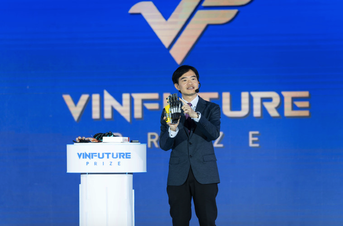 Những câu chuyện truyền cảm hứng từ VinFuture 2025 - Ảnh 3.