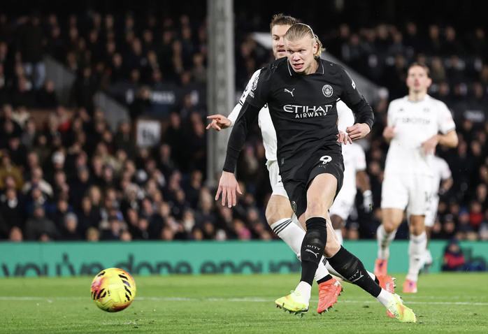Haaland chạm tay kỷ lục, Man City thắng nghẹt thở Fulham - Ảnh 1.