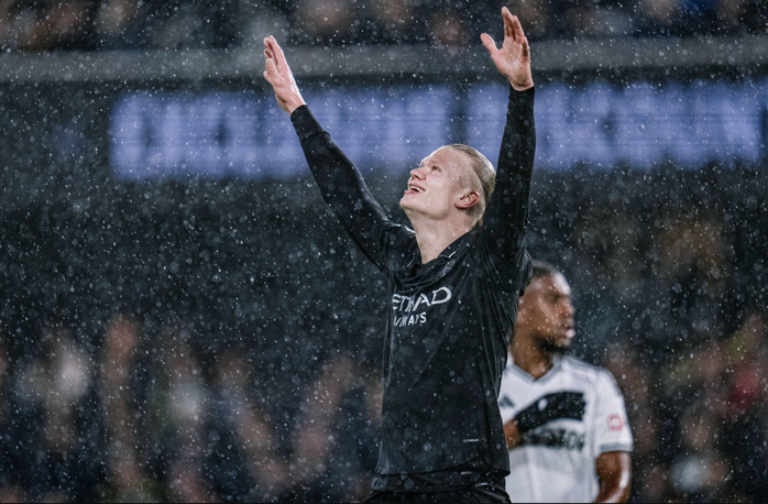 Haaland ngất ngây hạnh phúc khi gia nhập "Câu lạc bộ 100 bàn" - Ảnh 1.