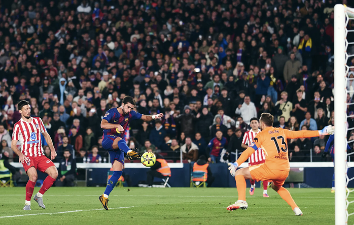 Barcelona ngược dòng hạ Atlético, vững ngôi đầu LaLiga - Ảnh 5.