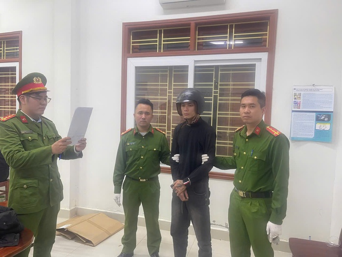 Bắt giữ đối tượng Hiếp dâm bé gái 12 tuổi và tổ chức sử dụng ma túy trái phép - Ảnh 2.