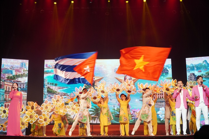 Kỷ niệm 65 năm ngày thiết lập quan hệ ngoại giao giữa Việt Nam và Cuba  - Ảnh 4.