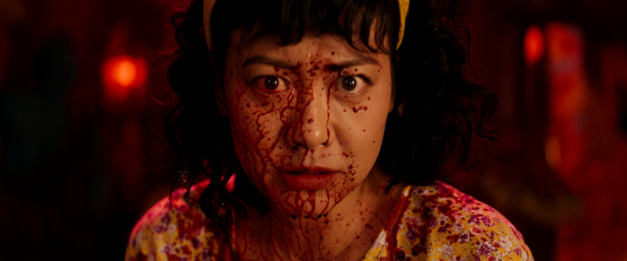 Diễn viên Hồng Ánh gây sốc với gương mặt "đầy máu" - Ảnh 5.