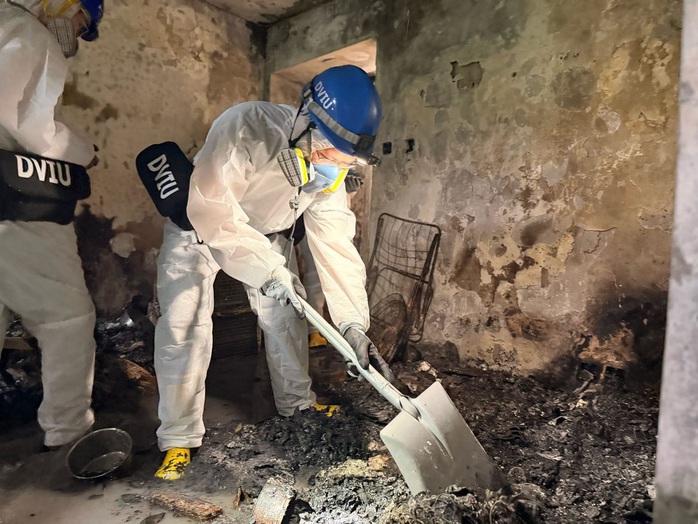 Cháy chung cư Hồng Kông: Thi thể hóa tro bụi, căn hộ cháy đen - Ảnh 5. Cháy chung cư Hồng Kông: Thi thể hóa tro bụi, căn hộ cháy đen - Ảnh 5.