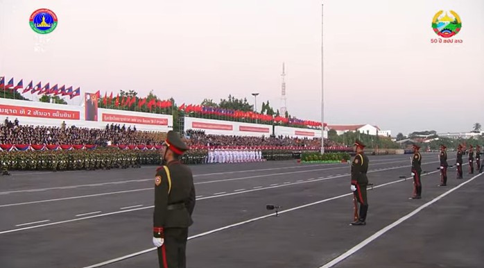 Diễu binh hoành tráng kỷ niệm 50 năm Quốc khánh Lào - Ảnh 2.