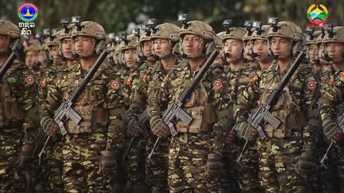 Diễu binh hoành tráng kỷ niệm 50 năm Quốc khánh Lào - Ảnh 6.