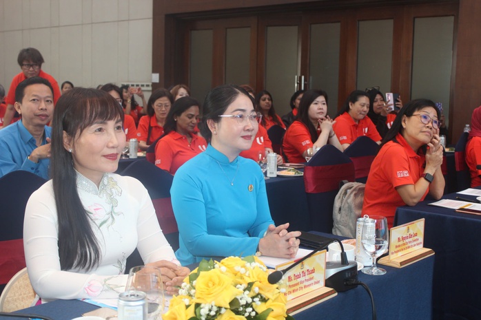 LĐLĐ TP HCM tiếp đoàn Ủy ban Phụ nữ Đại hội Công đoàn quốc gia Singapore - Ảnh 2.