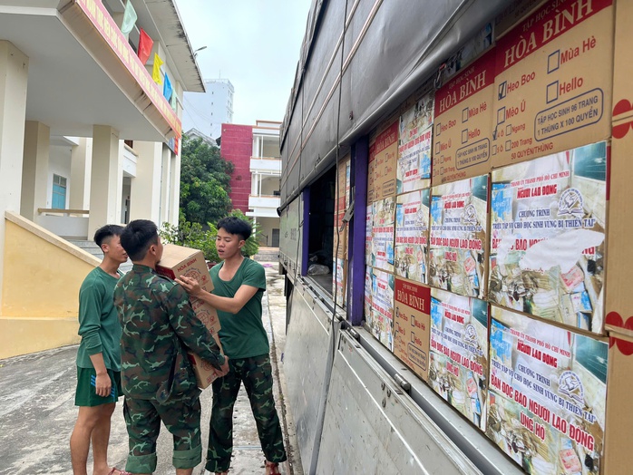 Khánh Hòa tiếp nhận 50.000 tập vở từ Chương trình "Triệu tập vở cho học sinh vùng bị thiên tai" - Ảnh 3.