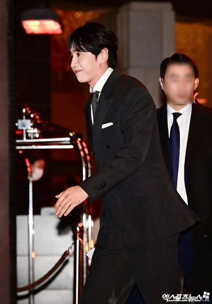 Loạt sao tham dự đ&aacute;m cưới Shin Min-ah v&agrave; Kim Woo-bin - Ảnh 4.