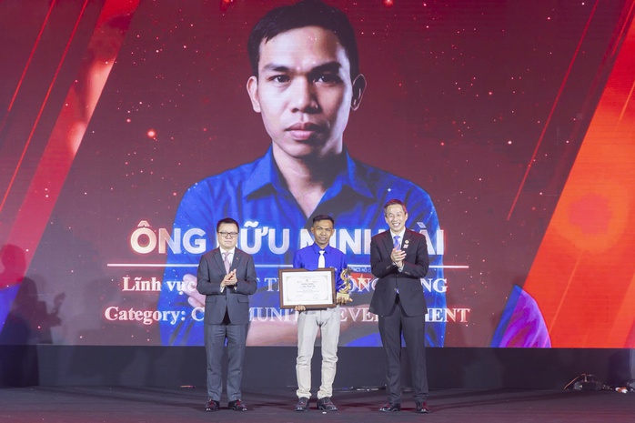 Cuộc thi viết &ldquo;L&Ograve;NG TỐT QUANH TA&rdquo;: Trao y&ecirc;u thương, gặt hy vọng - Ảnh 2.