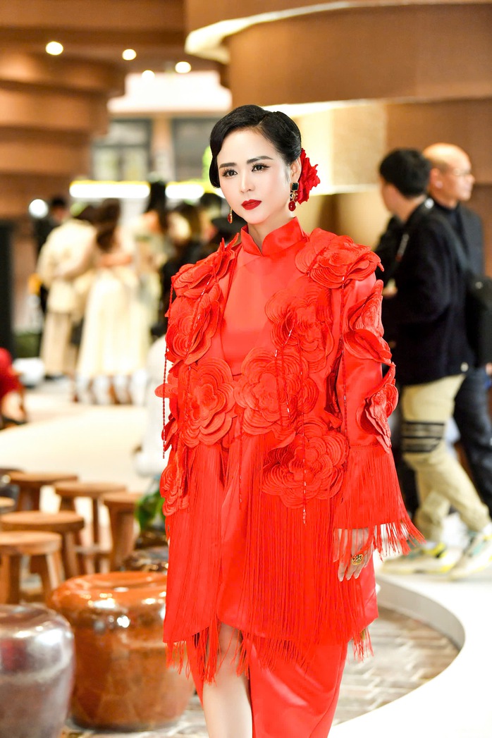 Vụ nh&agrave; thiết kế ngừng hợp t&aacute;c trước thềm chung kết Miss Cosmo, người trong cuộc l&ecirc;n tiếng  - Ảnh 2.