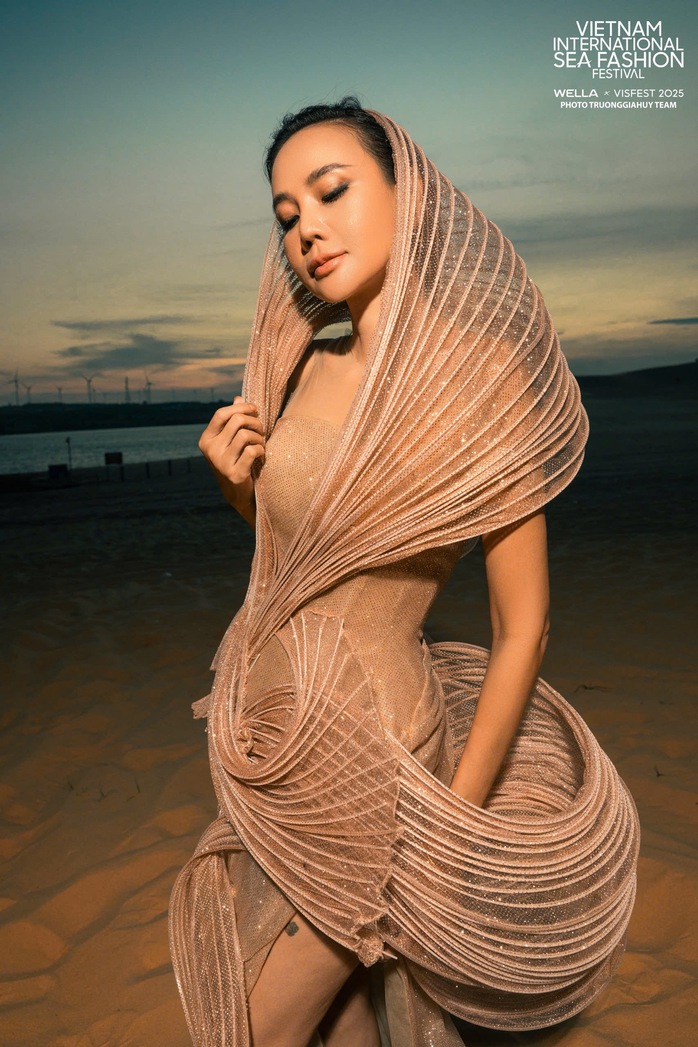 &Aacute; hậu -si&ecirc;u mẫu Dương Yến Ngọc: "T&ocirc;i quay trở lại lần n&agrave;y thấy biết ơn hơn l&agrave; h&agrave;o hứng" - Ảnh 1.