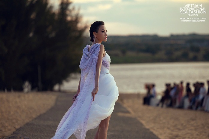 &Aacute; hậu -si&ecirc;u mẫu Dương Yến Ngọc: "T&ocirc;i quay trở lại lần n&agrave;y thấy biết ơn hơn l&agrave; h&agrave;o hứng" - Ảnh 3.