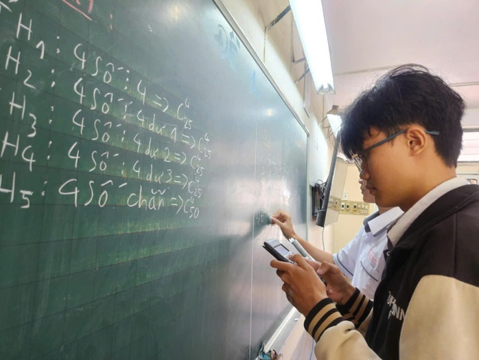 Dạy th&ecirc;m, học th&ecirc;m: Nhiều vướng mắc cần th&aacute;o gỡ - Ảnh 1.