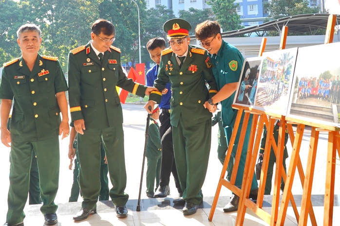 Tướng lĩnh, cán bộ cao cấp quân đội nghỉ hưu luôn đóng góp thầm lặng nhưng rất quan trọng cho TPHCM - Ảnh 5.
