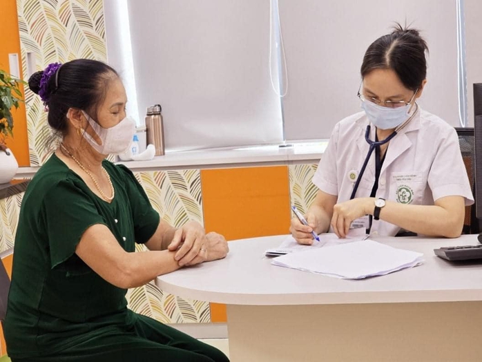 Đề xuất n&acirc;ng lương khởi điểm cho b&aacute;c sĩ mới ra trường - Ảnh 2.