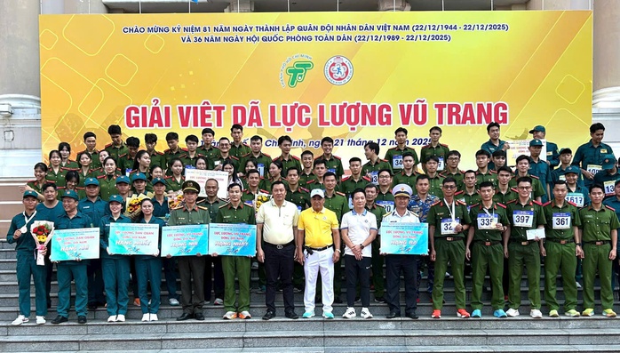 Chạy việt d&atilde; ở trung t&acirc;m th&agrave;nh phố, ch&agrave;o mừng ng&agrave;y th&agrave;nh lập Qu&acirc;n đội nh&acirc;n d&acirc;n Việt Nam - Ảnh 13.