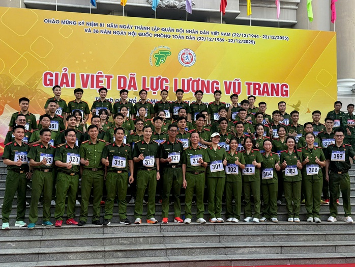 Chạy việt d&atilde; ở trung t&acirc;m th&agrave;nh phố, ch&agrave;o mừng ng&agrave;y th&agrave;nh lập Qu&acirc;n đội nh&acirc;n d&acirc;n Việt Nam - Ảnh 11.