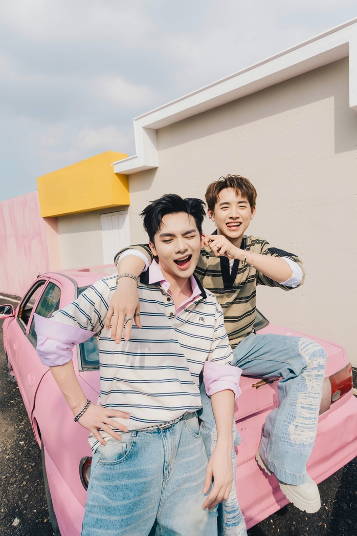 Hai anh trai Vương B&igrave;nh, CONGB bắt tay  - Ảnh 1.