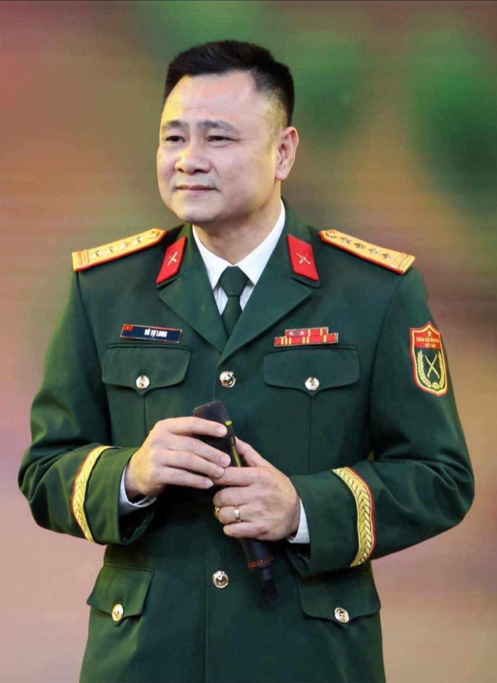 NSND Tự Long tự h&agrave;o mang hai sắc &aacute;o v&agrave; một tr&aacute;i tim trọn vẹn với Tổ quốc - Ảnh 1.