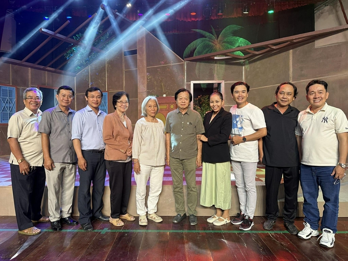 "Người mẹ v&agrave; thanh gươm", dạt d&agrave;o cảm x&uacute;c khi xem lại t&aacute;c phẩm của nh&agrave; thơ Phan Vũ - Ảnh 3.